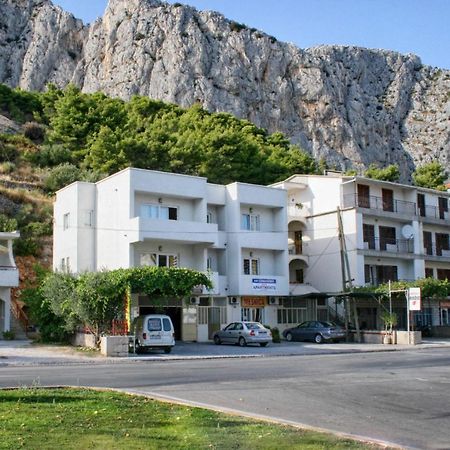 Studio Omis 4654A Bagian luar foto