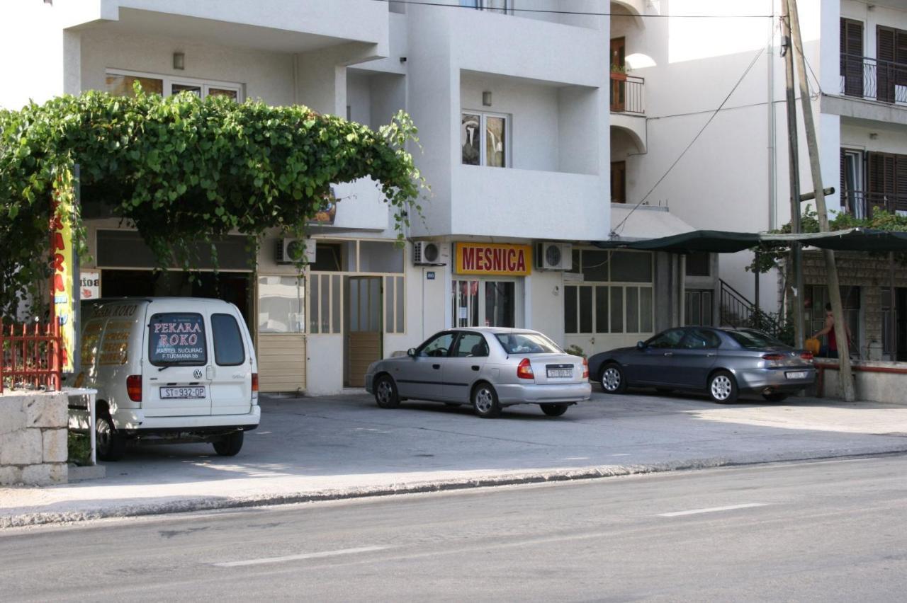 Studio Omis 4654A Bagian luar foto