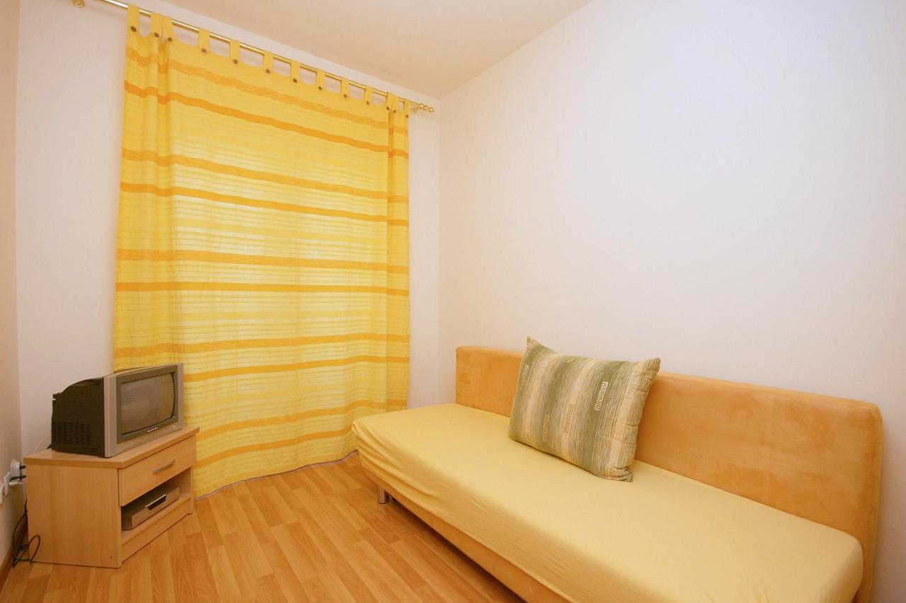 Studio Omis 4654A Bagian luar foto