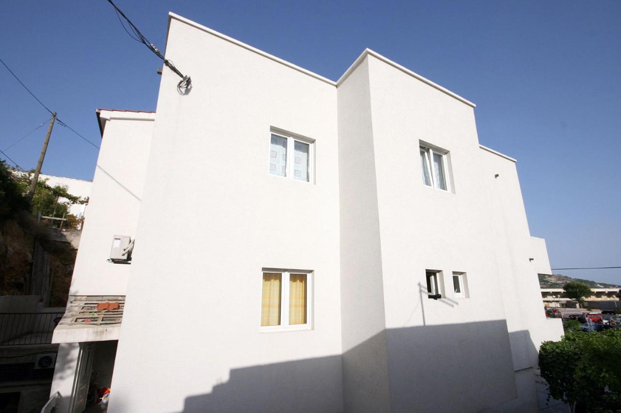 Studio Omis 4654A Bagian luar foto