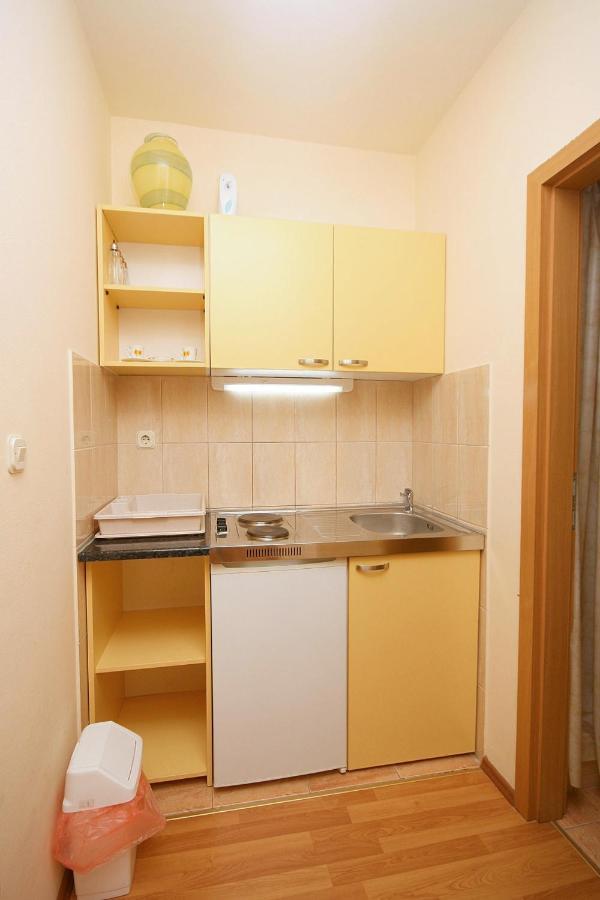 Studio Omis 4654A Bagian luar foto