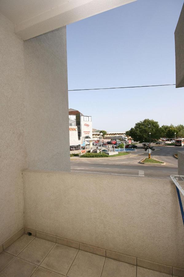 Studio Omis 4654A Bagian luar foto