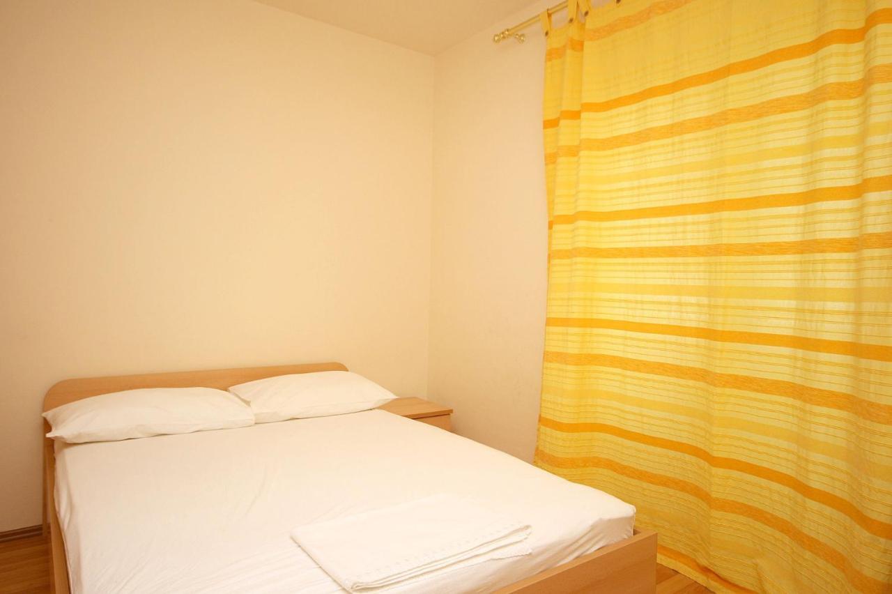 Studio Omis 4654A Bagian luar foto