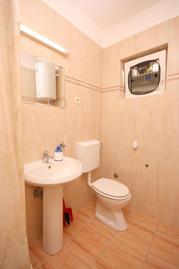 Studio Omis 4654A Bagian luar foto