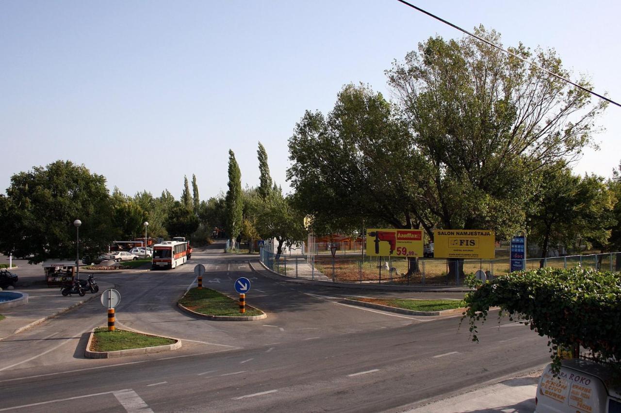 Studio Omis 4654A Bagian luar foto